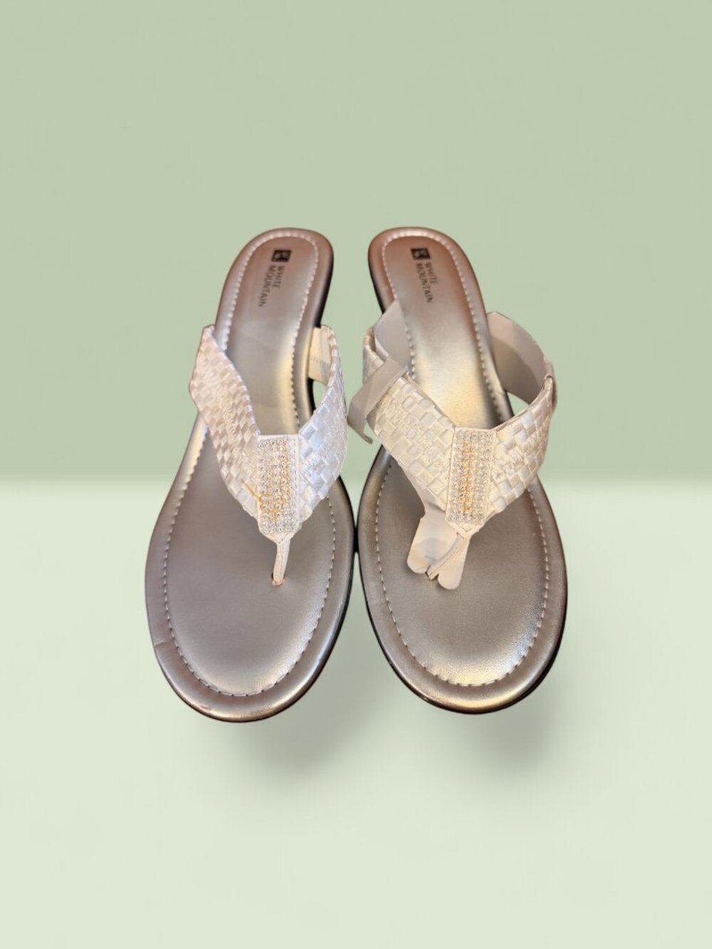 NWOT White Mountain "Wishlist" White & Silver Embellished Wedge Thong Sz 11